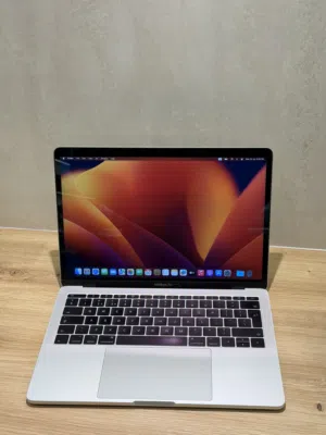 MacBook Pro 2017. 8 RAM. Core i5. 128 SSD. 13.3-inch