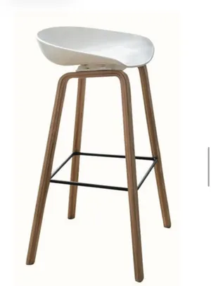 Bar chair white and wooden color leg