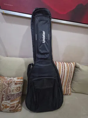 جيتار ياماها Yamaha كالجديد مع كامل اغراضه