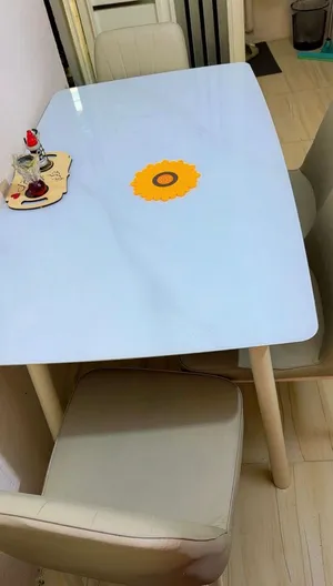 ميز طعام مستعمل