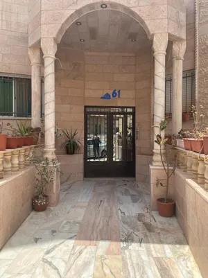 شقة شبه ارضية للبيع في طلوع نيفين مقابل الجامعه الاردنية