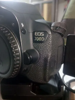 canon 700D  (MADE IN TAIWAN)