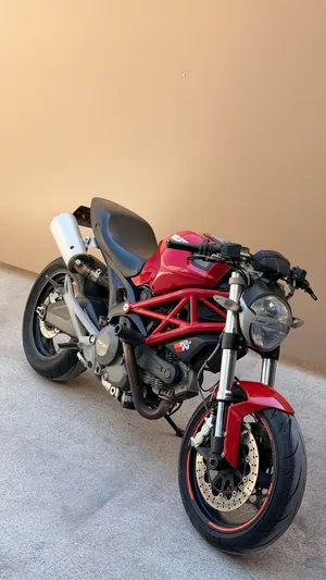 Ducati monster 696 model 2014 بحاله ممتازه جدا ترخيص سنه كوشوك جديد صبانه وكاله بحاله وكاله جدا للبع