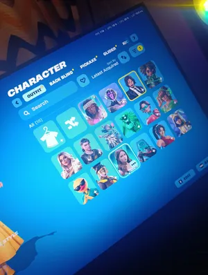 Fortnite account 1600 v bucks and crew pack on it