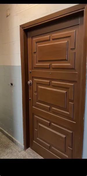 شقه للإيجار حاره حريك الخط العام مقابل المدرسه الرسميه 4 غرف حمامين شرفتين مصعد24 كهرباء