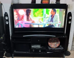 تلفزيون سامسونج وأخرى Samsung TV with package