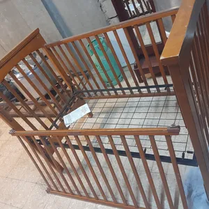 سرير اطفال للبيع ماركه معروفه يفتح من الجنب