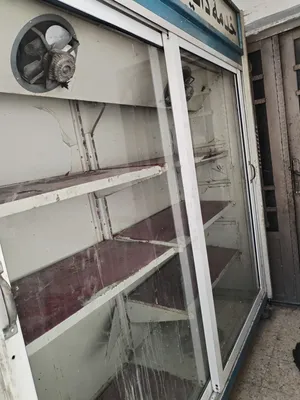 أغراض زرب للبيع مستعملات براميل زرب وحافظة طعام وطاولة تجهيز لتجهيز المطبخ موجود بالمقابلين