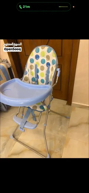 كرسي طعام مستعمل بحالة الجديد