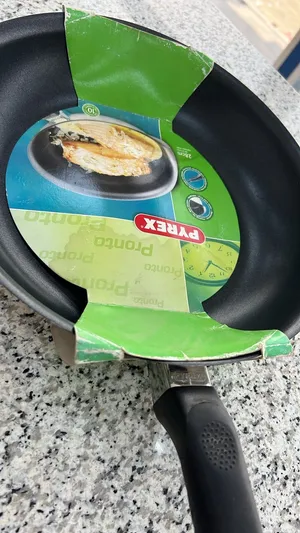 Frying pan non stick PYREX made in France 1.155 kg /piz 300 pieces in stock 1 for 60 2 for 100