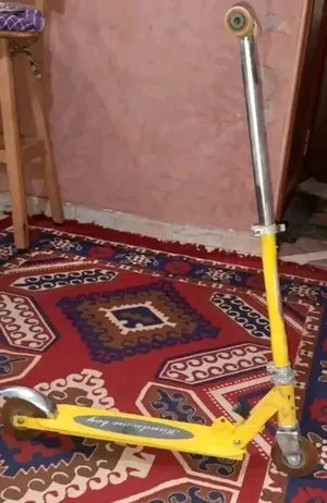 العنوان: سكوتر أطفال معدني متين بحالة جيدة للبيع