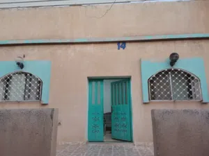 منزل البيع.تواصل على رقم . موقع مميز..على ثلاثة شوارع جميع الخدمات متوفره سعر محطوط عشان تمويل علان