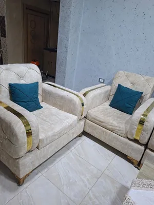 طقم كنب 7مقاعد استعمال خفيف جدا مقاعد قابله للإزالة والتنضيف بسهوله السعر 300