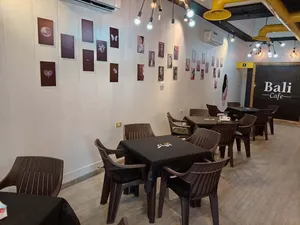 مقهى وكافية كامل جاهز للبيع سبب البيع العودة الى سوريا