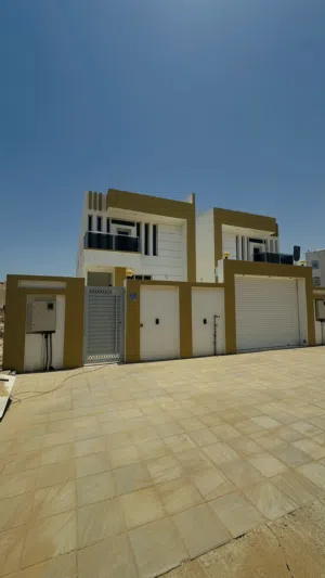 فيلا للبيع في المعبيلة الجنوبيه / الرابعة سهولة المداخل و المخارج