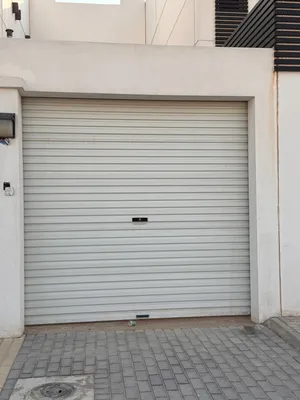 باب جراج غير مستعمل