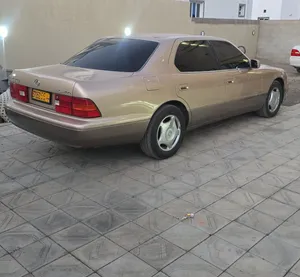 لكزس للبيع او للبدل بتكسي
