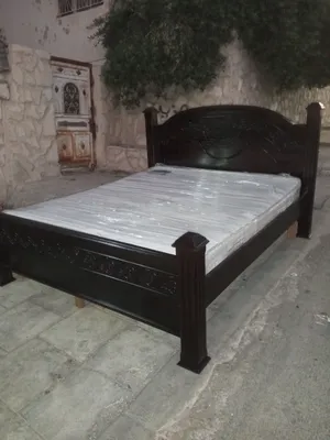 تخت مجوز تفصيل خشب لاتيه وزان مع فرشتو ضغط عالي بحال الوكالة موجود في الزرقاء الجديدة للبيع
