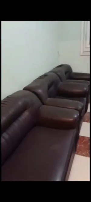 للبيع انتريه جلد مستورد كنبه و2 فوتيه استعمال خفيف