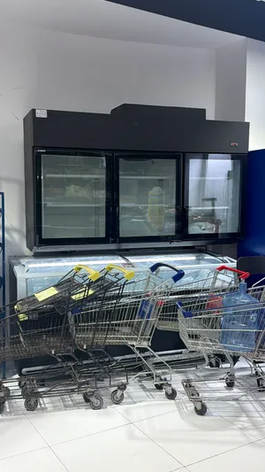 معدات سوبر ماركت مع مواد