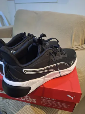 حذاء رياضي من بوما المقاس 43 اصلي من متجر بوما . الموقع السلامة اللون اسود جديد بالكرتون. puma shoe