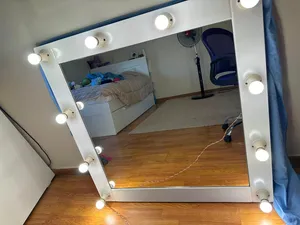 Hollywood vanity mirror without lightbulbs - مراية مكياج هوليوود بدون لمبات