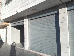 مستودعات عدد 2 للايجار قرب دوار الجمرك