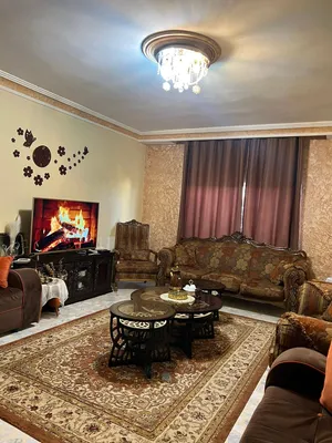 طقم كنب وطقم كورنر بحالة ممتازة للبيع