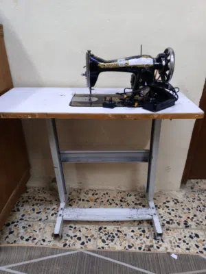 مكينه خياط هيه والميز مالتها سعرها مناسب مستعمله ونضيفه وشرط تشغيل