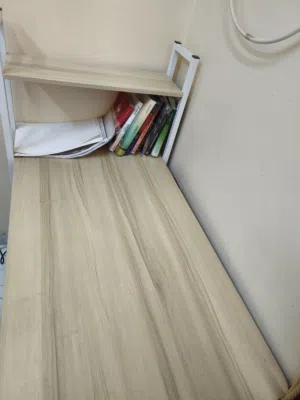 طاولة مكتب للدراسة مع كرسي