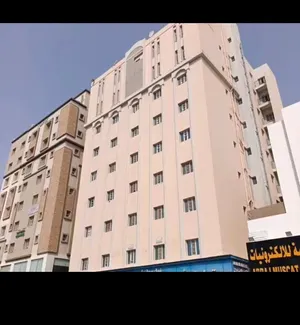 بناية للبيع فرصة استثمارية مميزة بعائد شهري قائم وموقع حيوي المعبيلة