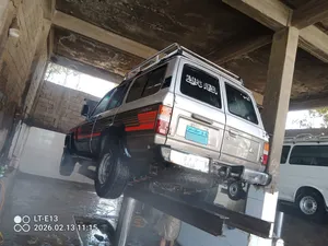 تويوتا لند كلوزر 1986