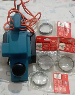 للبيع فأرة خشب (مسحاج)Black&Decker جديدة تمامٱ +أحزمة غيار اضافية
