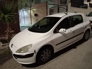 فحص 4 جيد موديل 2004 ماتور 1600 السياره نظيفة استعمال بنت في حاله جيده