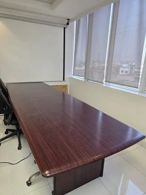 طاولة اجتماعات بحالة جيدة – لمن لديه حاجة لها بدون مقابل