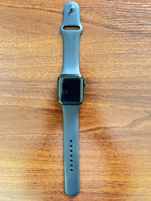 ساعة ابل  Apple Watch مع شاحنها