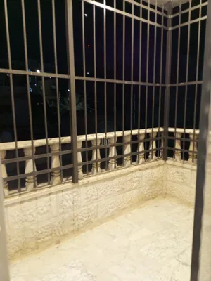 قرب المدارس العصرية في خلدا شقة طابق رابع 170م مجدده بالكامل وبسعر مميز / ref 1501