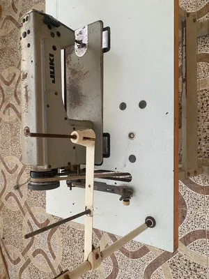 مكينة خياطة شركة Juki مع طاوله ل البيع