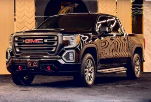 Used GMC Sierra in Sharjah