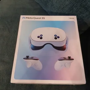 META QUEST 3S FOR SALE i bought it a few days ago with box slightly used and in very good condition