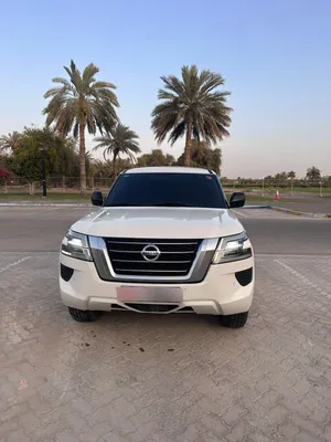 نيسان xe رقم اربعه بدون مواصفات ابيض 6 سلندر زعفراني من الداخل