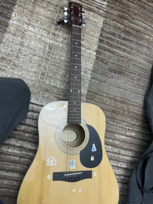 Acoustic Guitar - Fender ( بحاله جيده جدا مستعمل) مع حقيبه