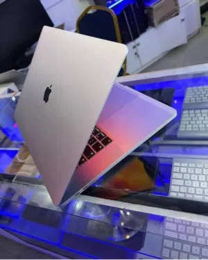 APPLE MACBOOK PRO MODEL 2017 CORE I7 SSD 256GB 15 INCH ماك بوك ابل برو موديل 2017 GRAPHICS 4GB