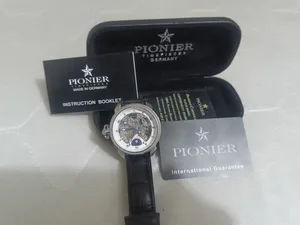 ساعة رجالية فاخرة من ماركة Pionier الألمانية (موديل Copernicus GM-501).