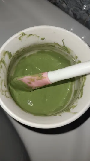 خبيرة عناية بالبشرة
