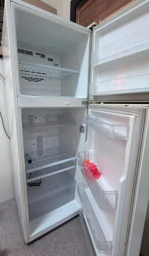 ثلاجه LG نظيفه جدا