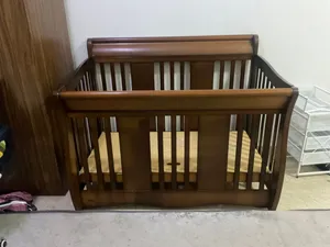 سرير اطفال خشبي