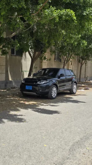 Range rover evoque 2016SE رنج روفر ايفوك2016اسود دواخل بيج نظيف جدا سيارة ماترجع من فحص مضمون