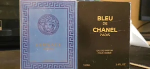علبتين عطر .. الاول من ماركة de paris المشهورة والثاني من ماركة فيرزاتشي العالمية