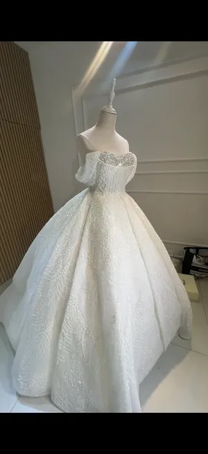 A Luxury wedding dress for sale-فستان زفاف ملوكي للبيع